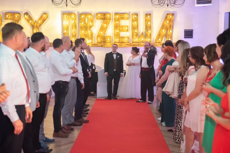 Czerwony dywan - podziękowanie dla rodziców