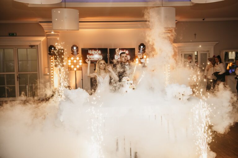 Fontanny iskier na wesele