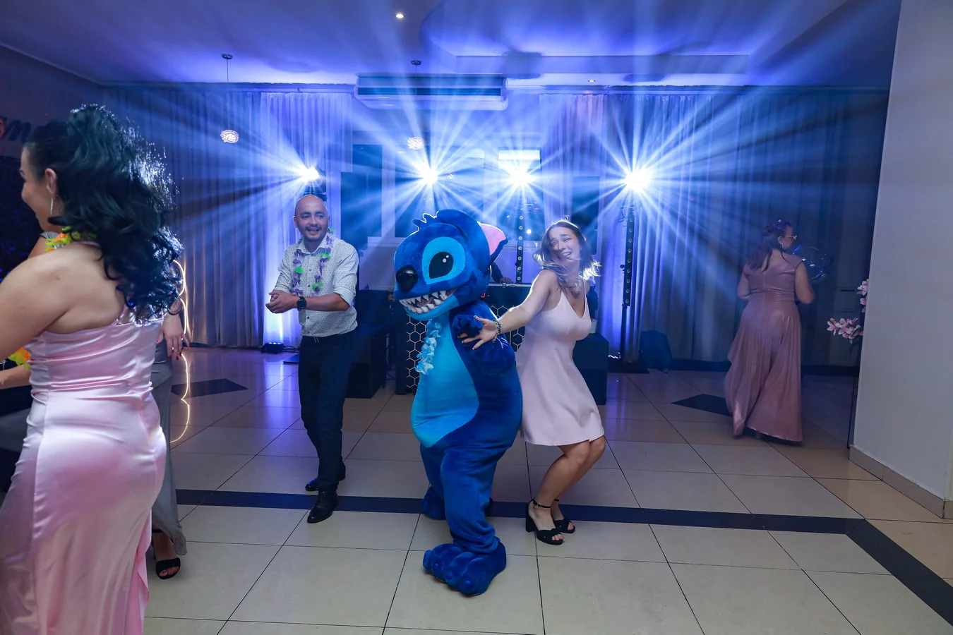 DJ na imprezę urodzinową 18 – pełna energia